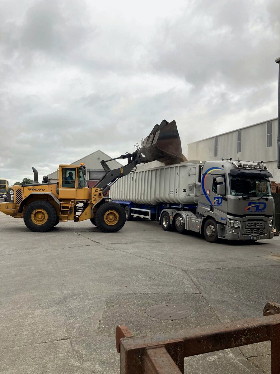 PD Logistics muck away loading